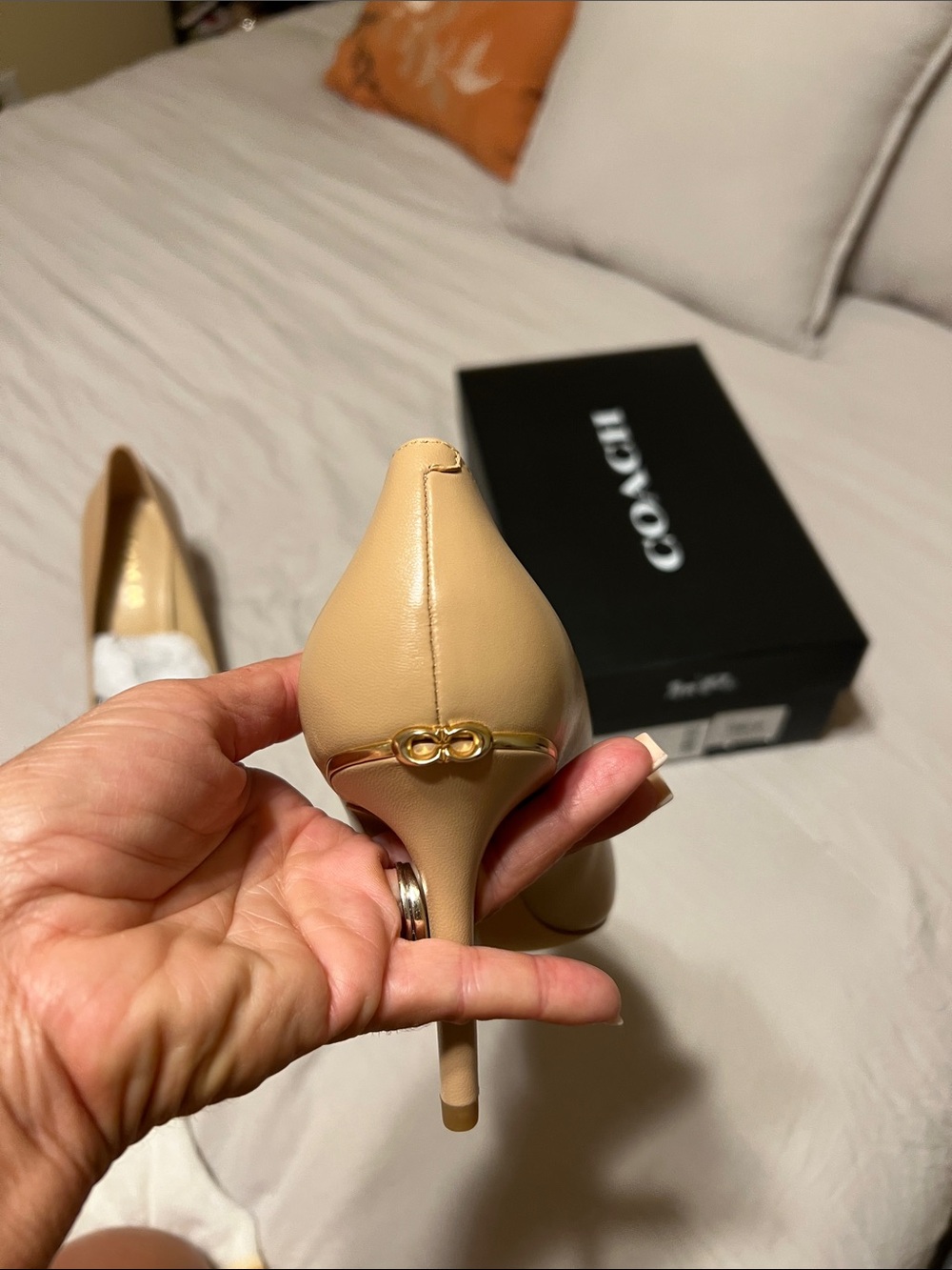 Coach Women's Beige Pointed-Toe 8 1/2 med Leather Pumps - Picture 5 of 8